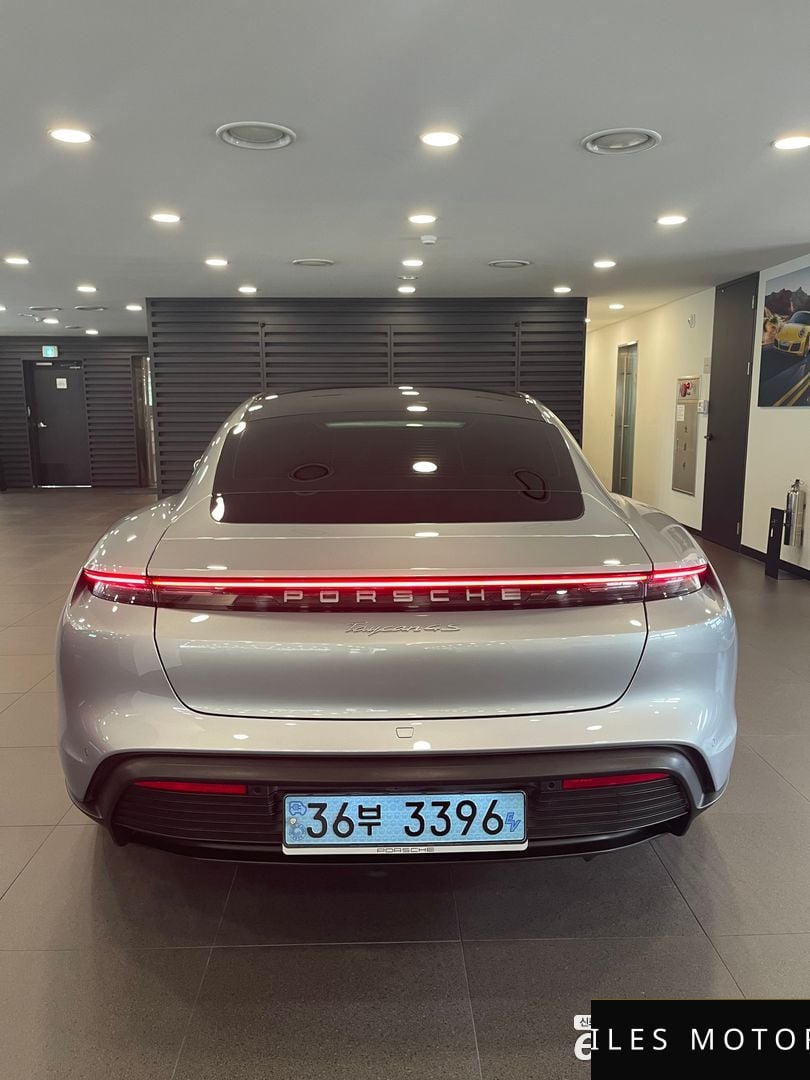 Porsche Taycan 2021 — миниатюра 4