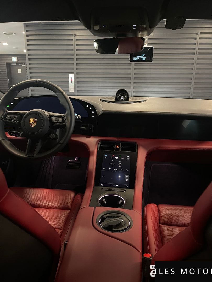 Porsche Taycan 2021 — миниатюра 7