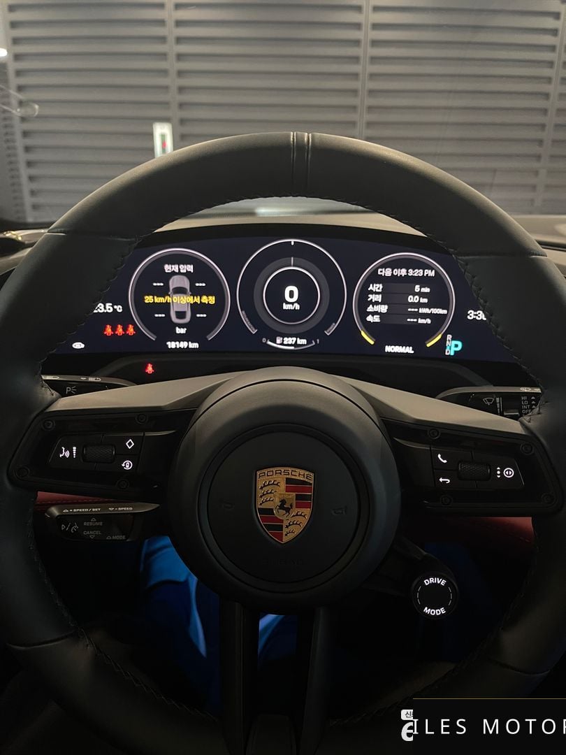 Porsche Taycan 2021 — миниатюра 8