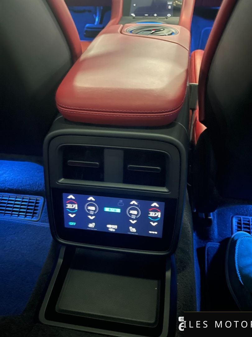 Porsche Taycan 2021 — миниатюра 11