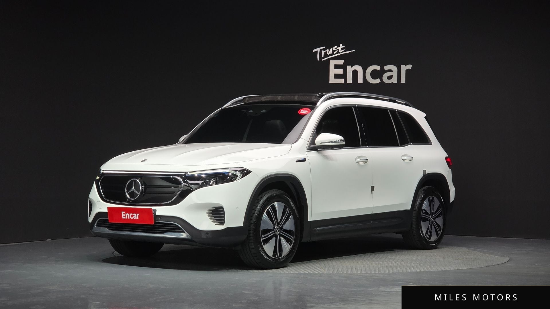 Mercedes-Benz EQB X243 2023 — фото 1 из 12
