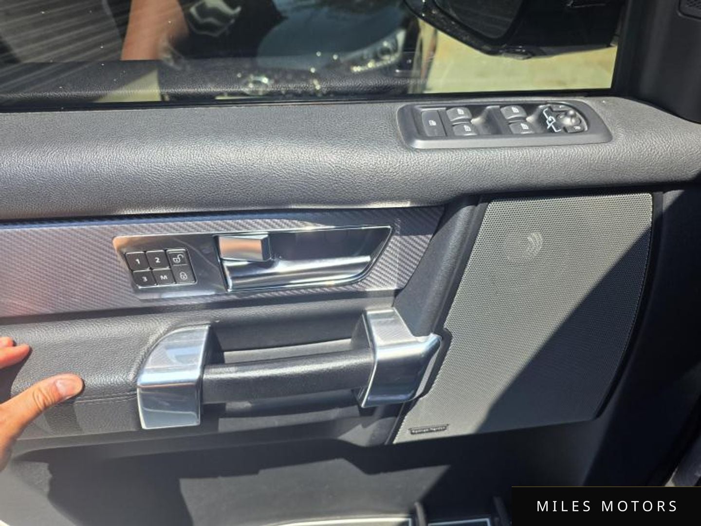 Land Rover Discovery 2013 — миниатюра 8