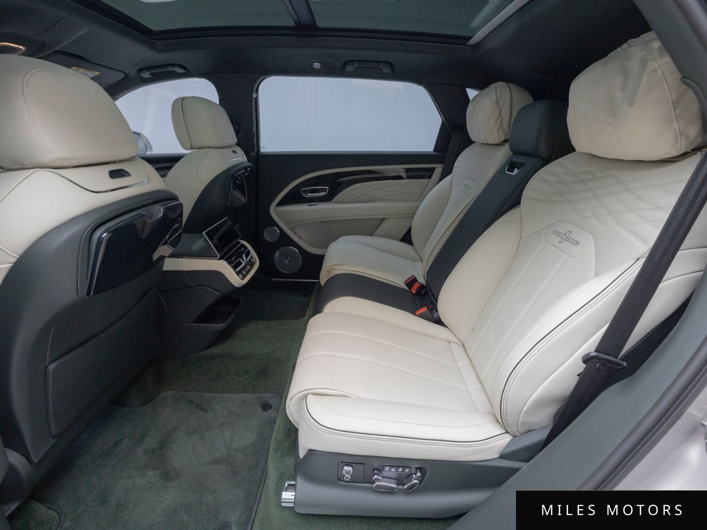 Bentley Bentayga 2024 — миниатюра 12