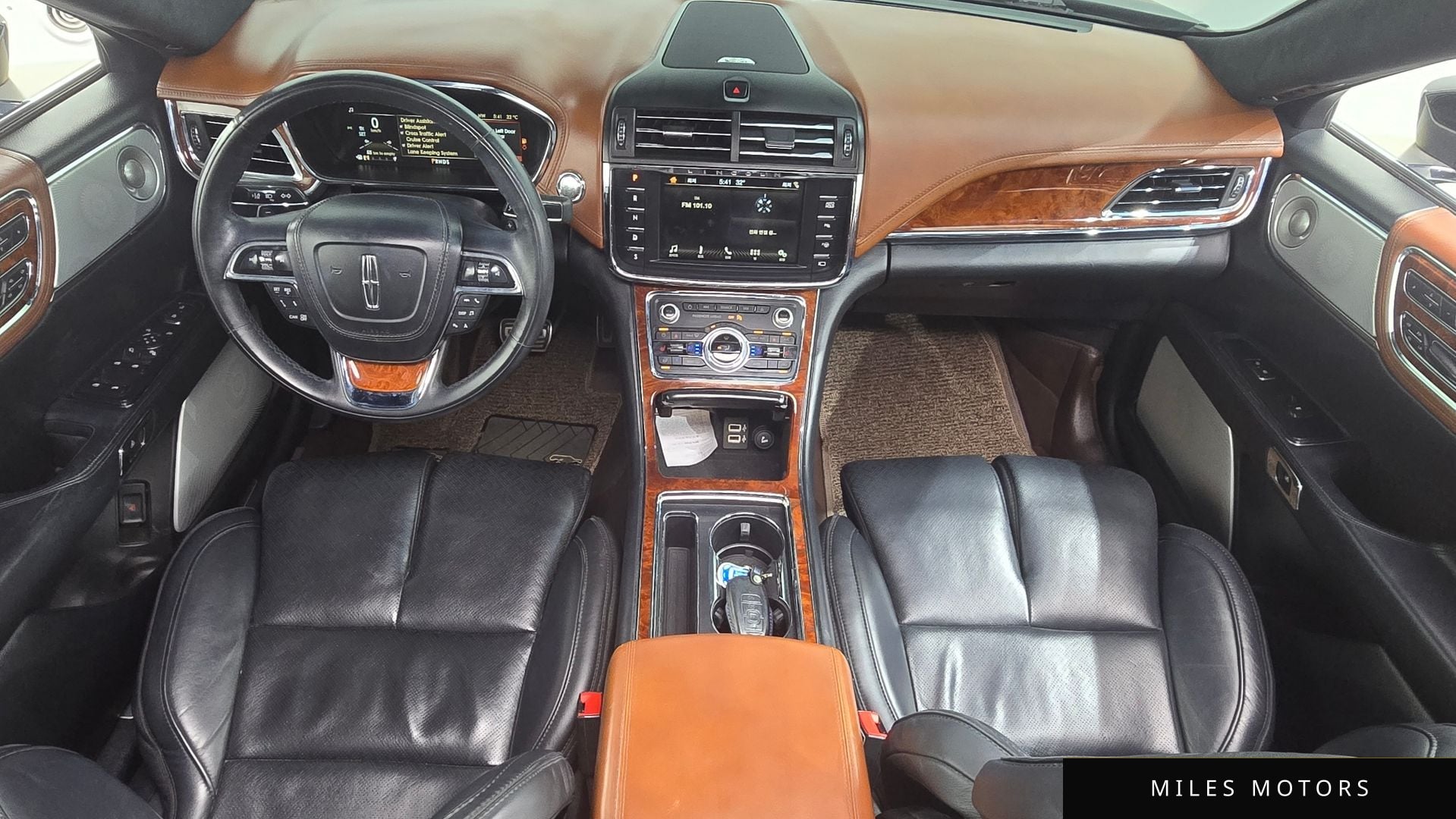 Lincoln Continental 2017 — миниатюра 7