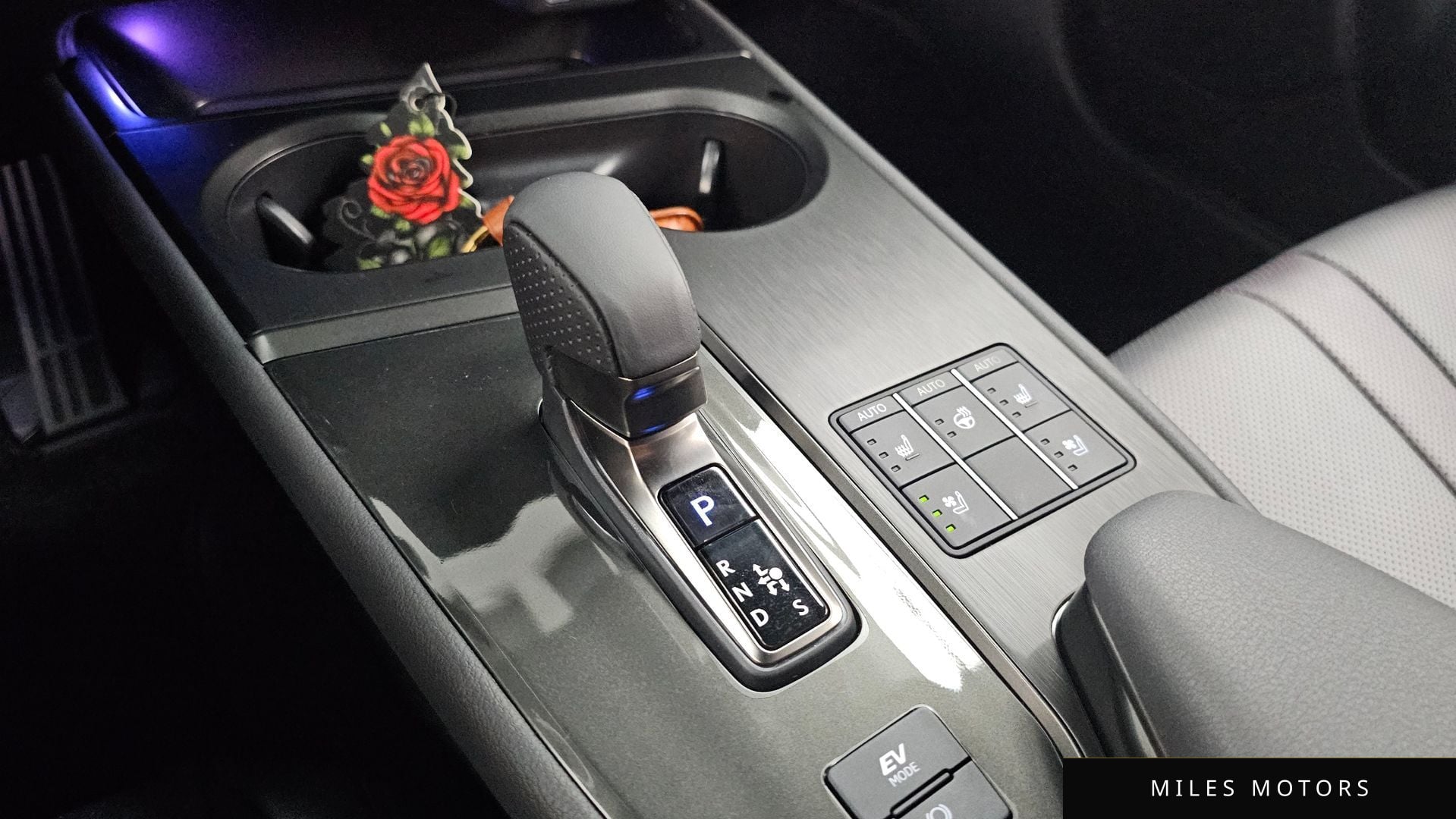 Лексус UX300h 2027 — миниатюра 12