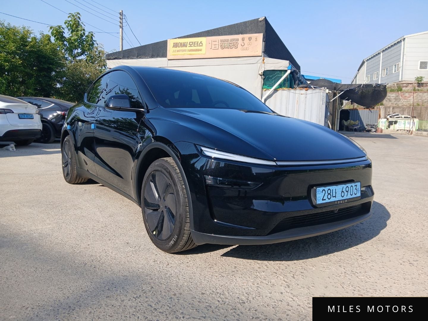 Tesla Model Y 2026 — миниатюра 2