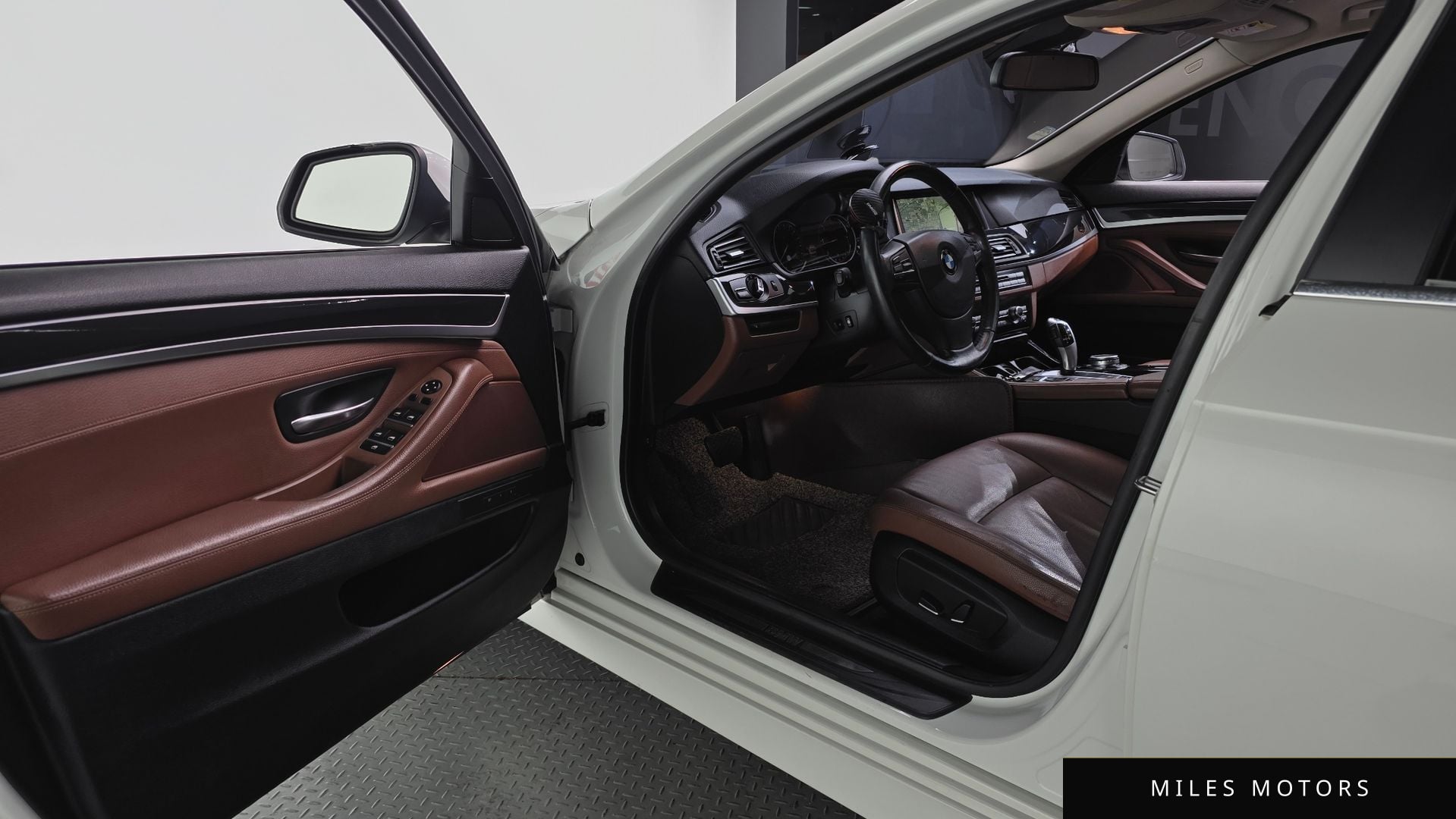 BMW 5 Series (F10) 2015 — миниатюра 10