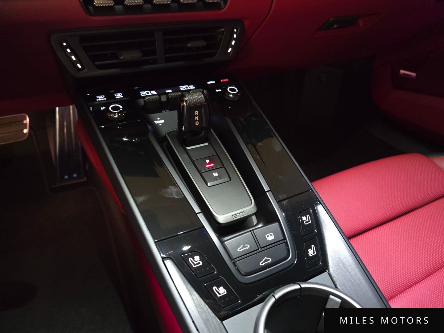 Porsche 911 (992) 2025 — миниатюра 12
