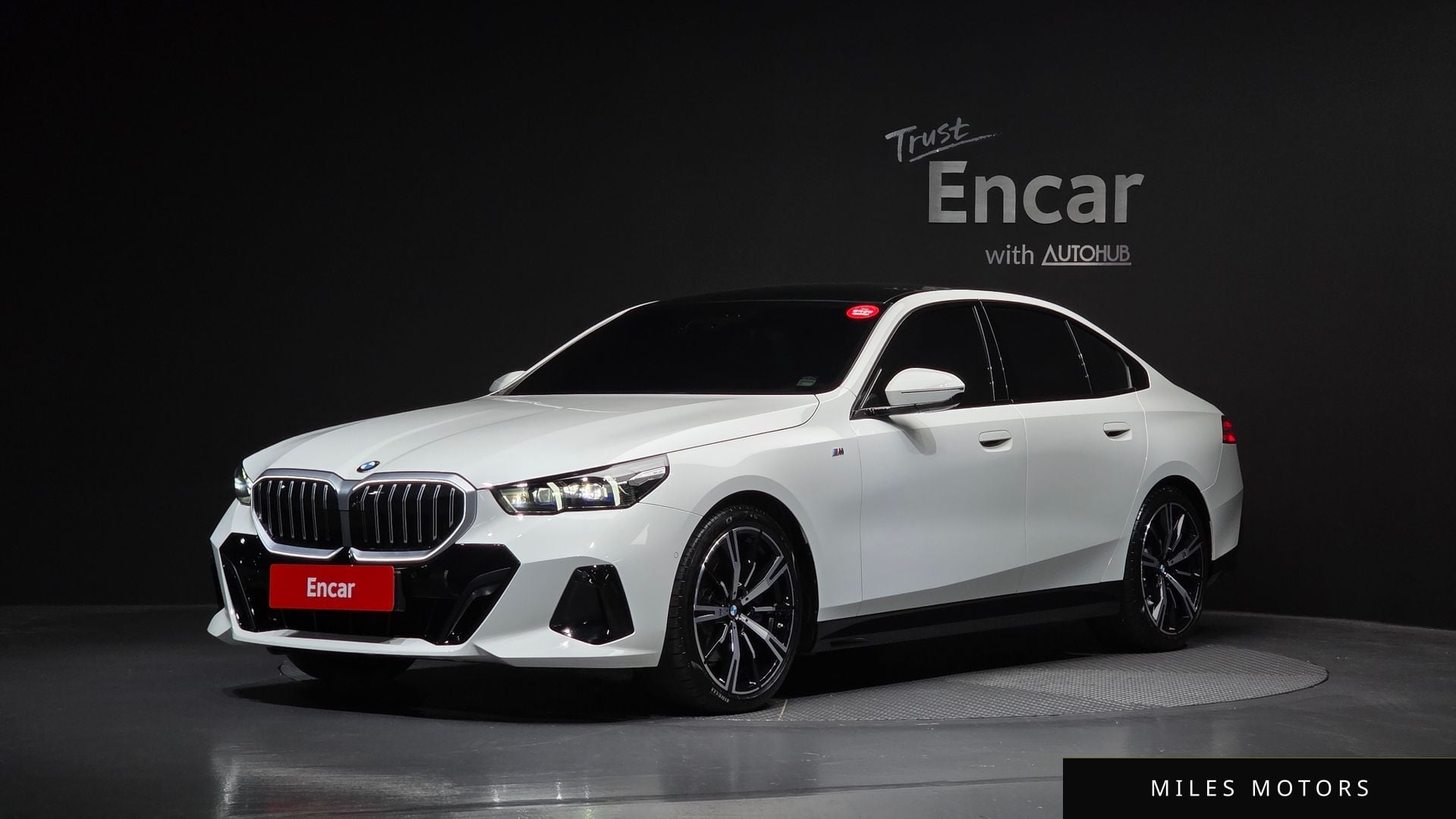 BMW 5 Series (G60) 2024 — фото 1 из 12