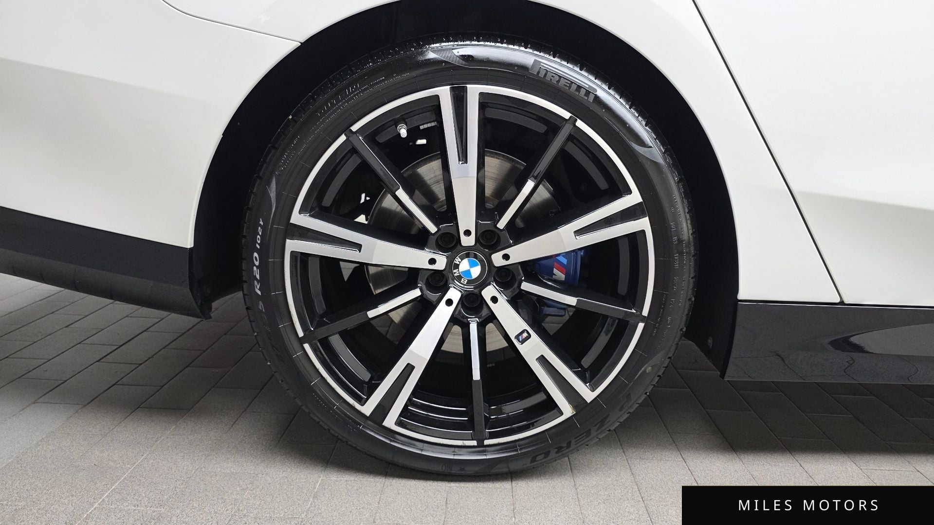 BMW 5 Series (G60) 2024 — миниатюра 5