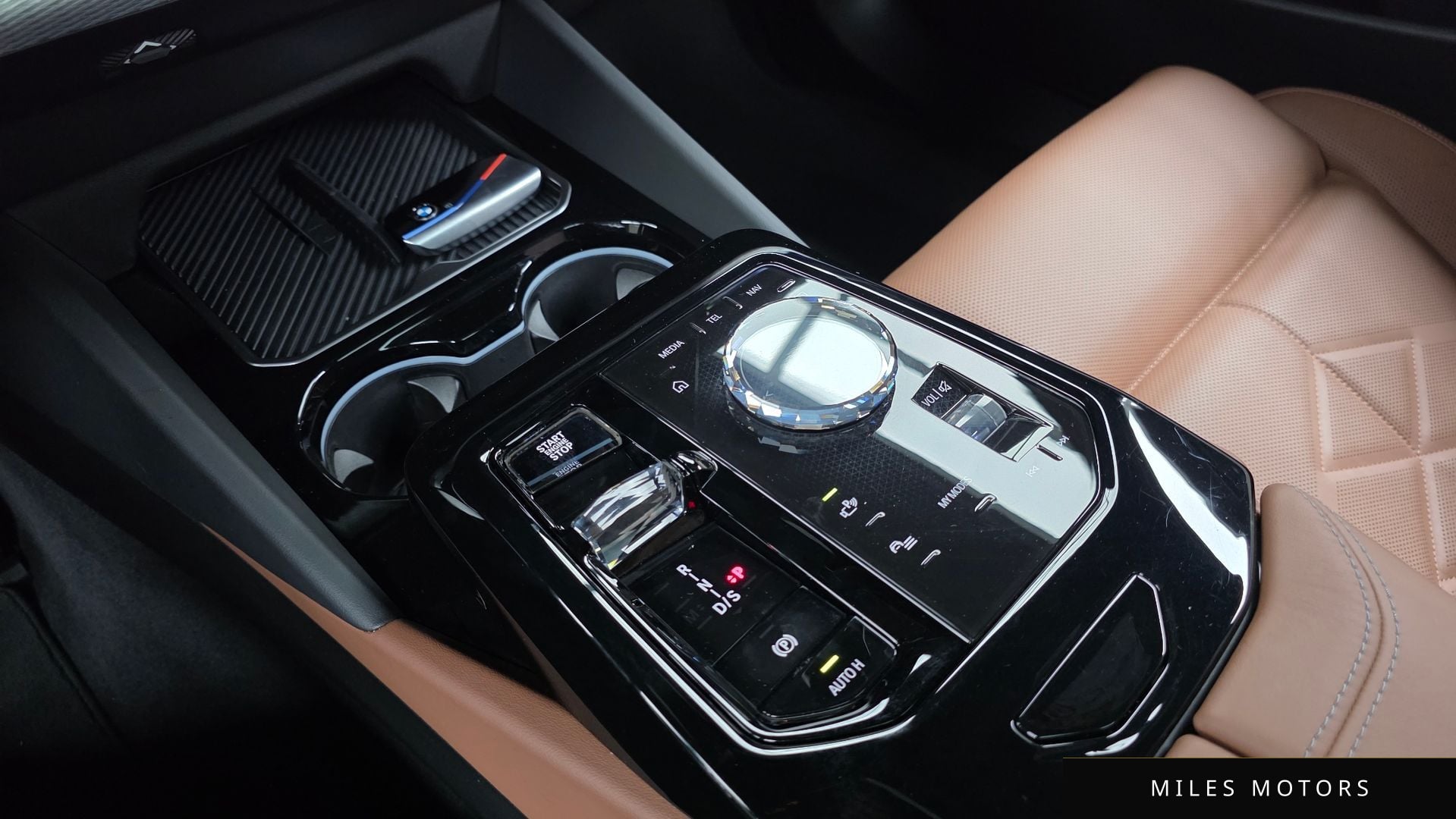 BMW 5 Series (G60) 2024 — миниатюра 12