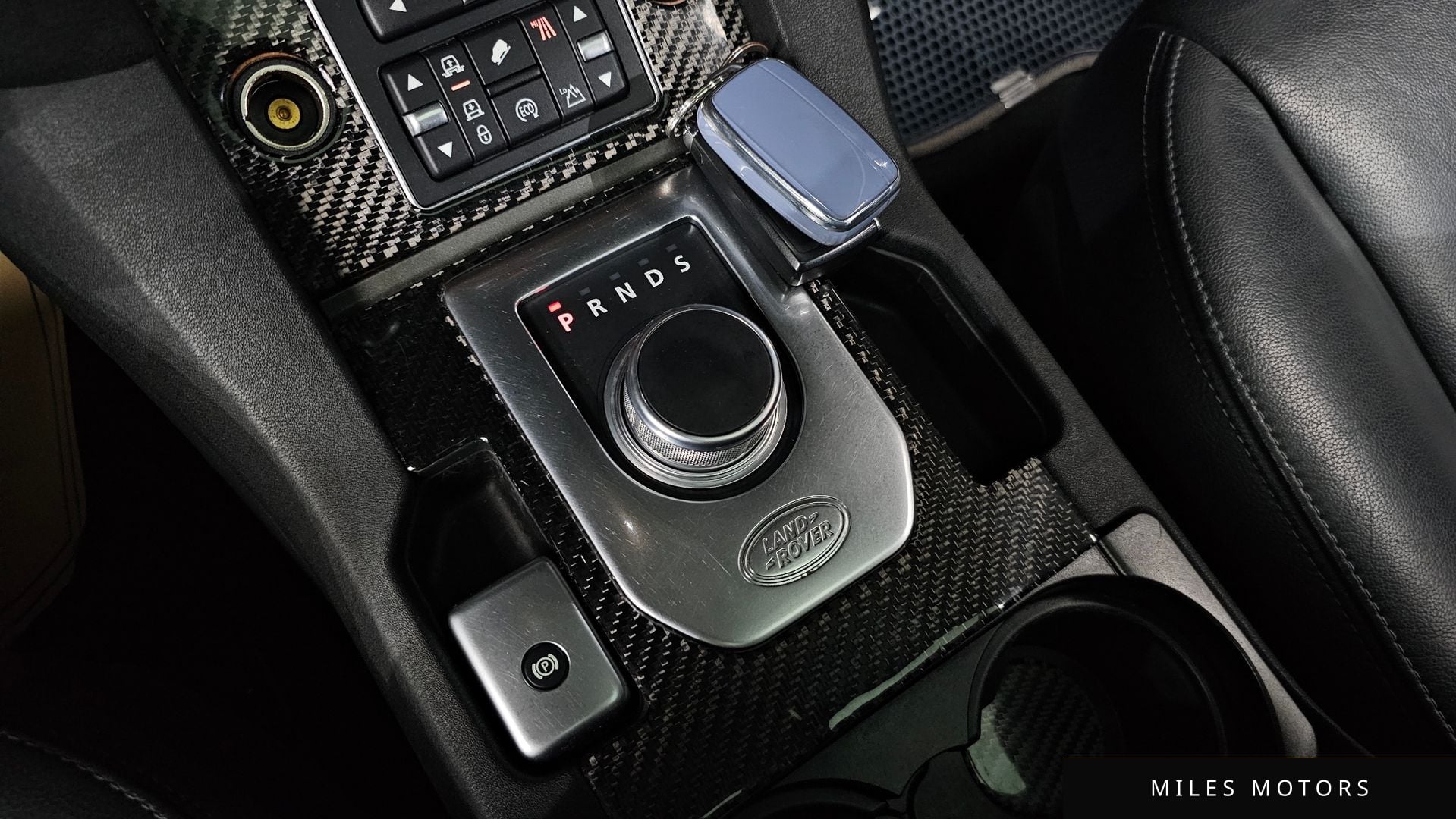 Land Rover Discovery 2016 — миниатюра 9