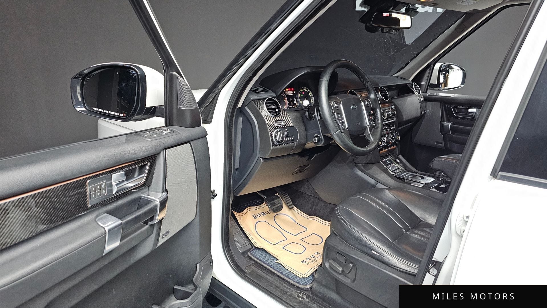 Land Rover Discovery 2016 — миниатюра 10