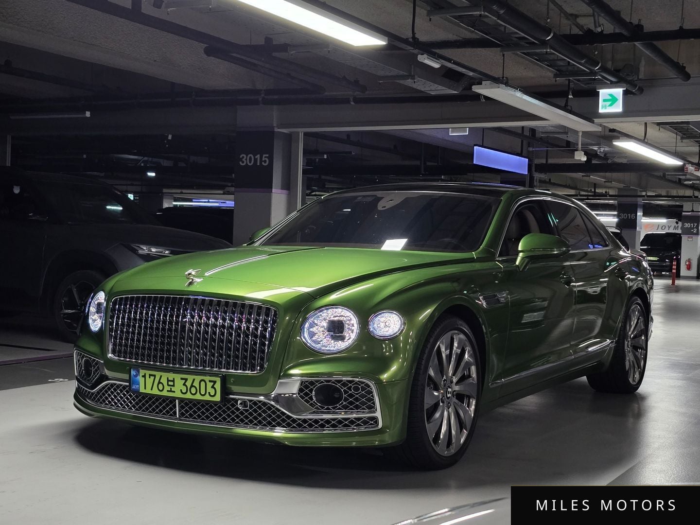 Bentley Flying Spur 2022 — фото 1 из 12