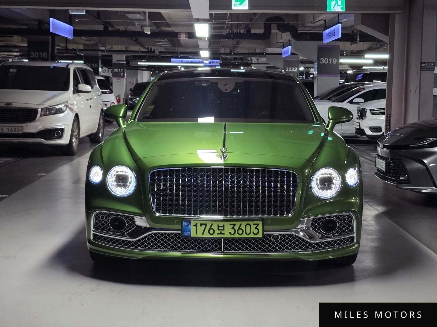 Bentley Flying Spur 2022 — миниатюра 2
