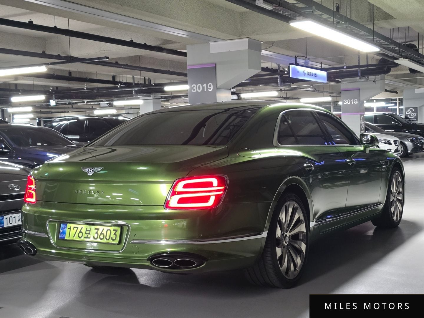 Bentley Flying Spur 2022 — миниатюра 3