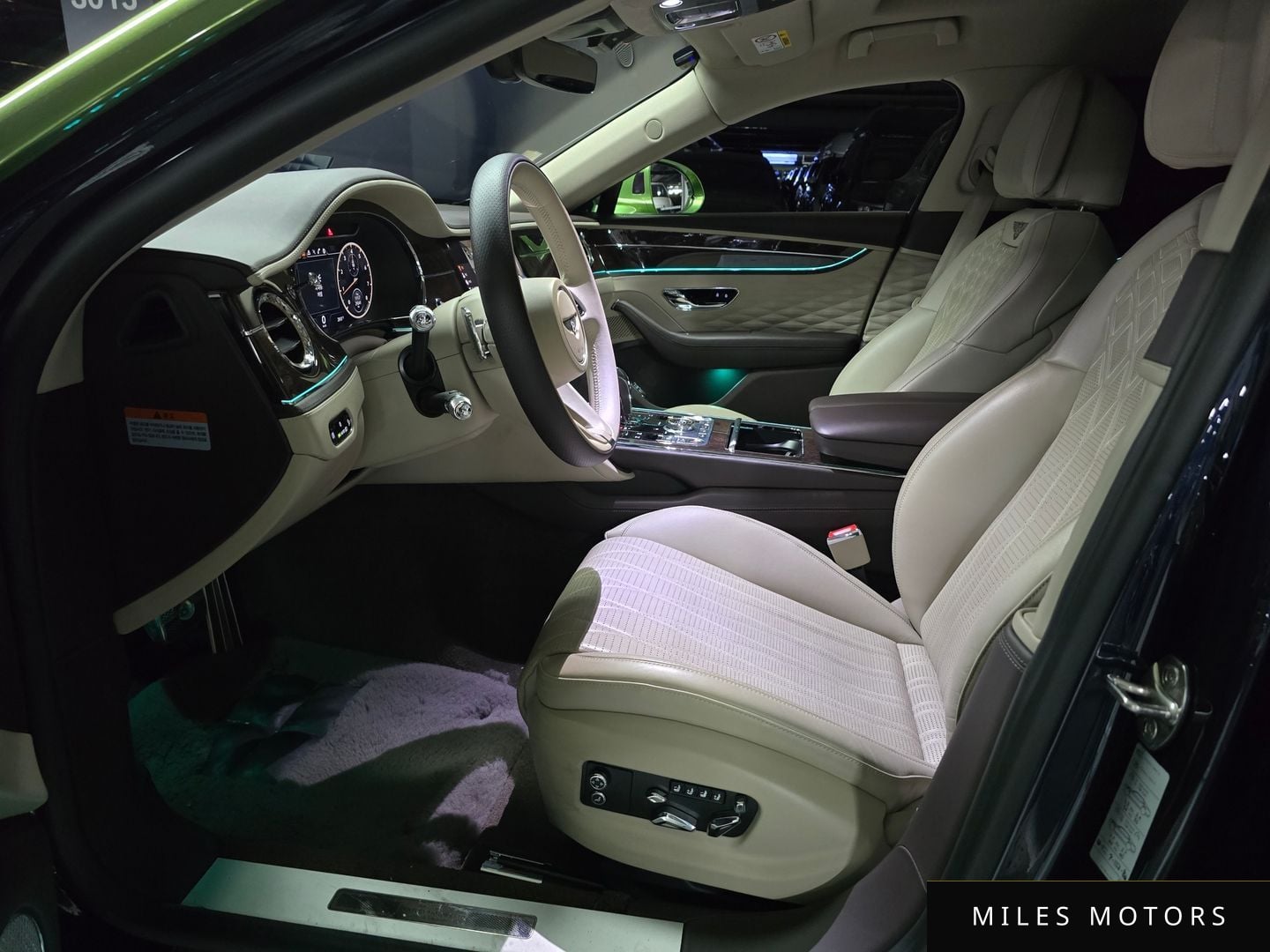 Bentley Flying Spur 2022 — миниатюра 7
