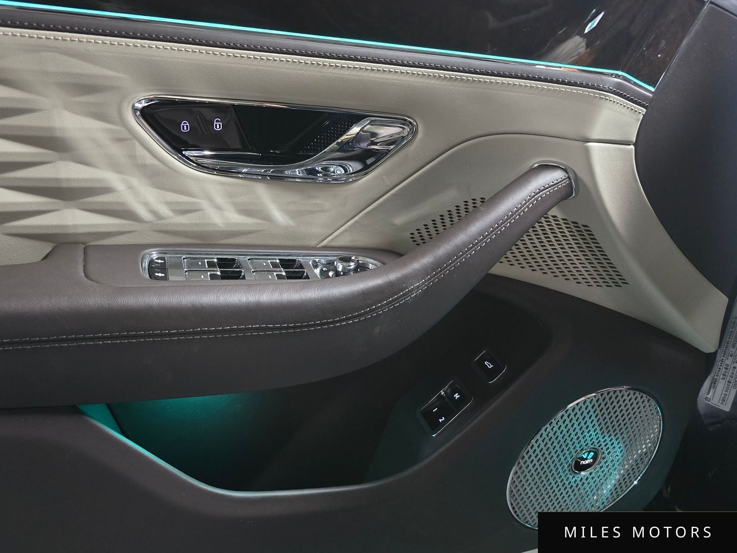 Bentley Flying Spur 2022 — миниатюра 11
