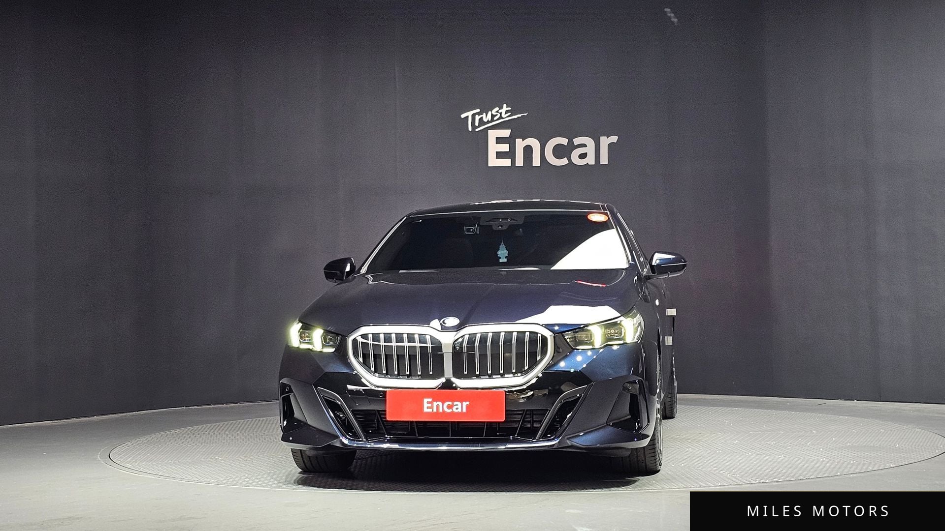 BMW 5 Series (G60) 2025 — миниатюра 3