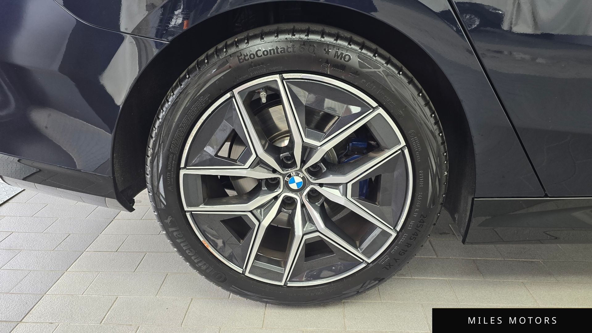 BMW 5 Series (G60) 2025 — миниатюра 5