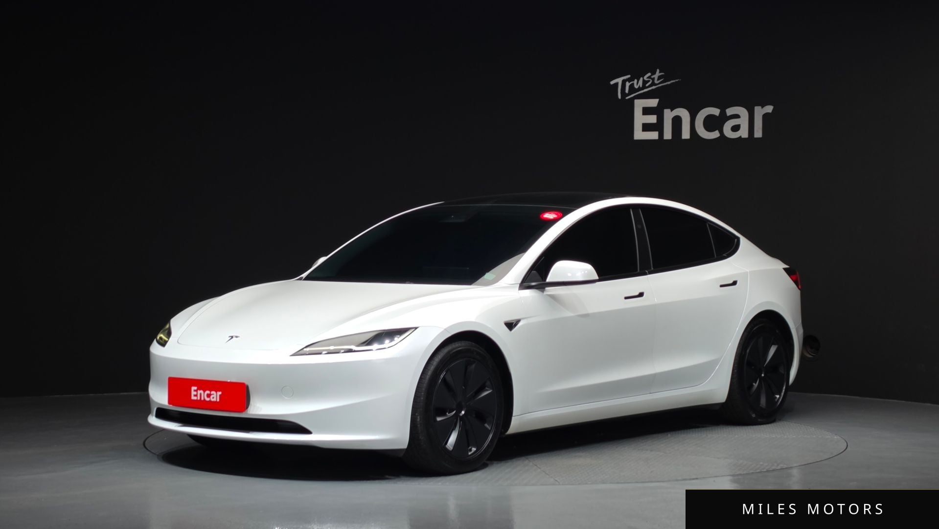 Tesla Model 3 2024 — фото 1 из 12