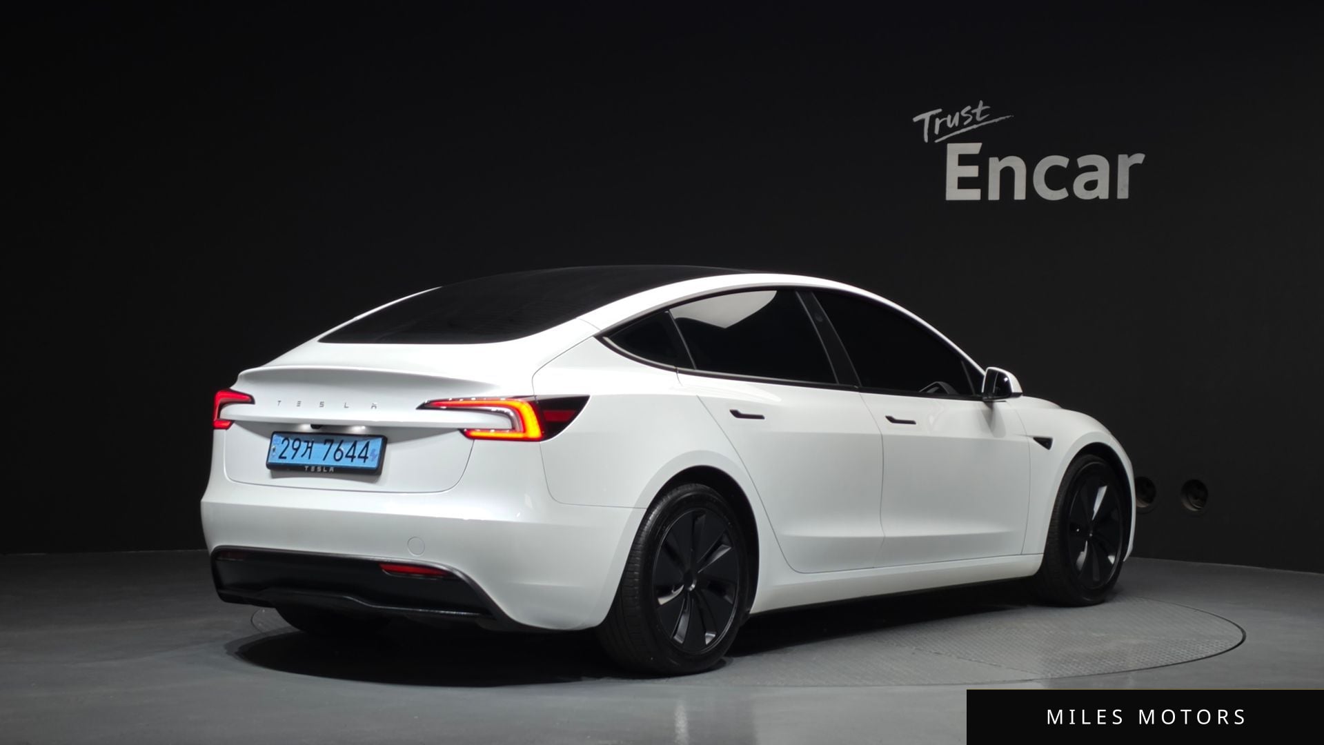 Tesla Model 3 2024 — миниатюра 2