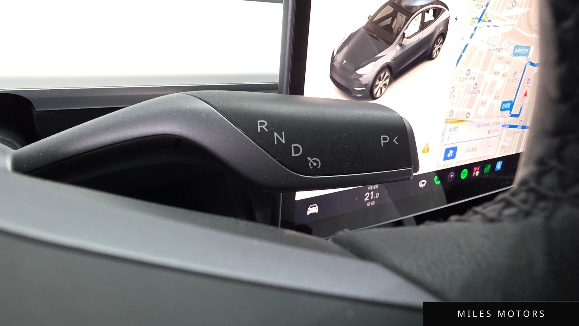 Tesla Model Y 2022 — миниатюра 12