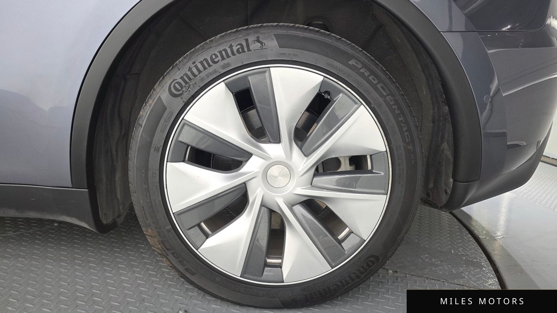 Tesla Model Y 2022 — миниатюра 7