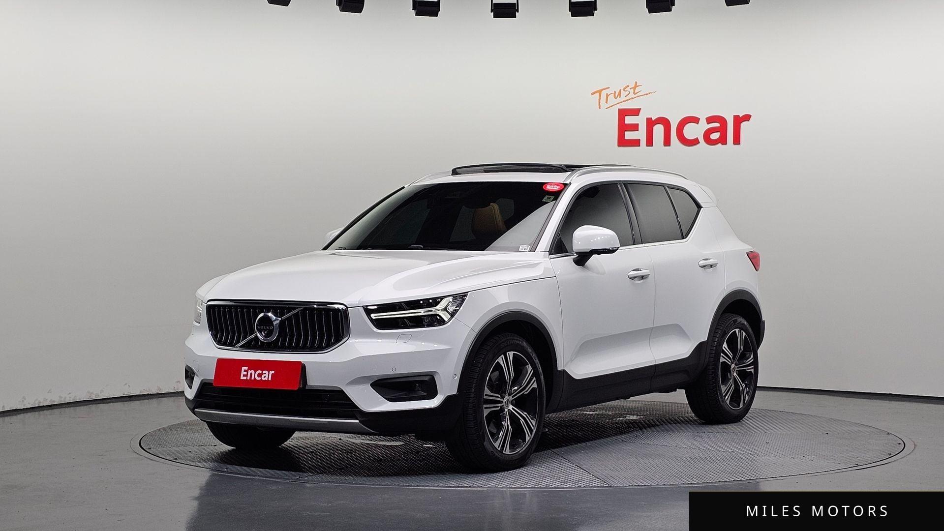 Volvo XC40 2021 — фото 1 из 12