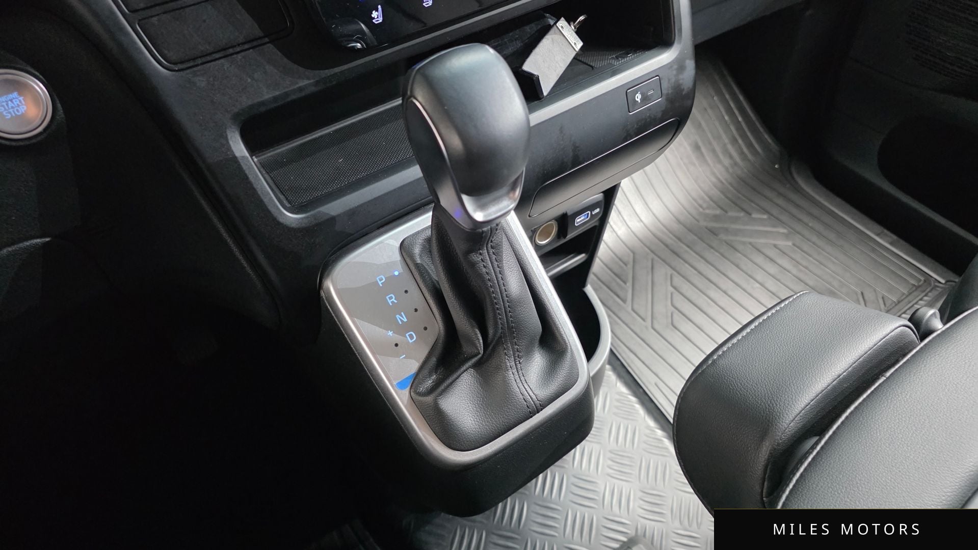 Hyundai Staria 2024 — миниатюра 9