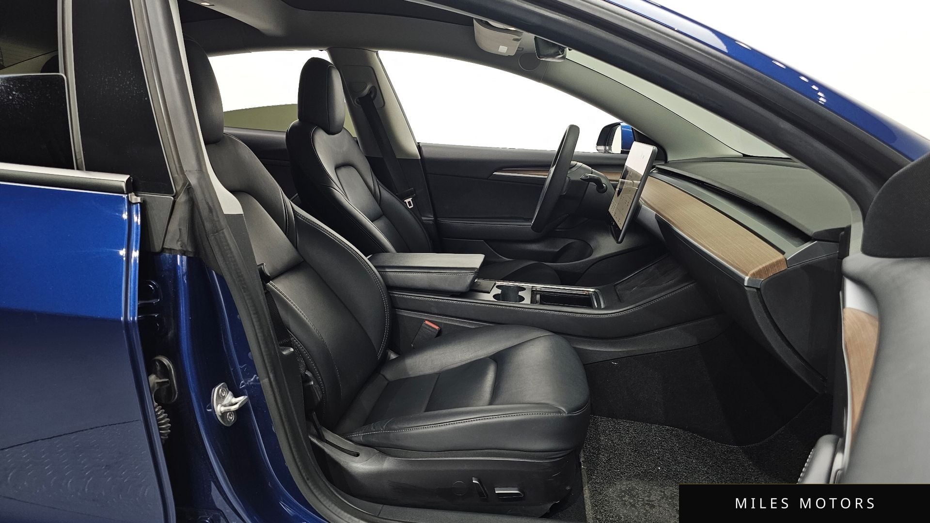 Tesla Model 3 2022 — миниатюра 10