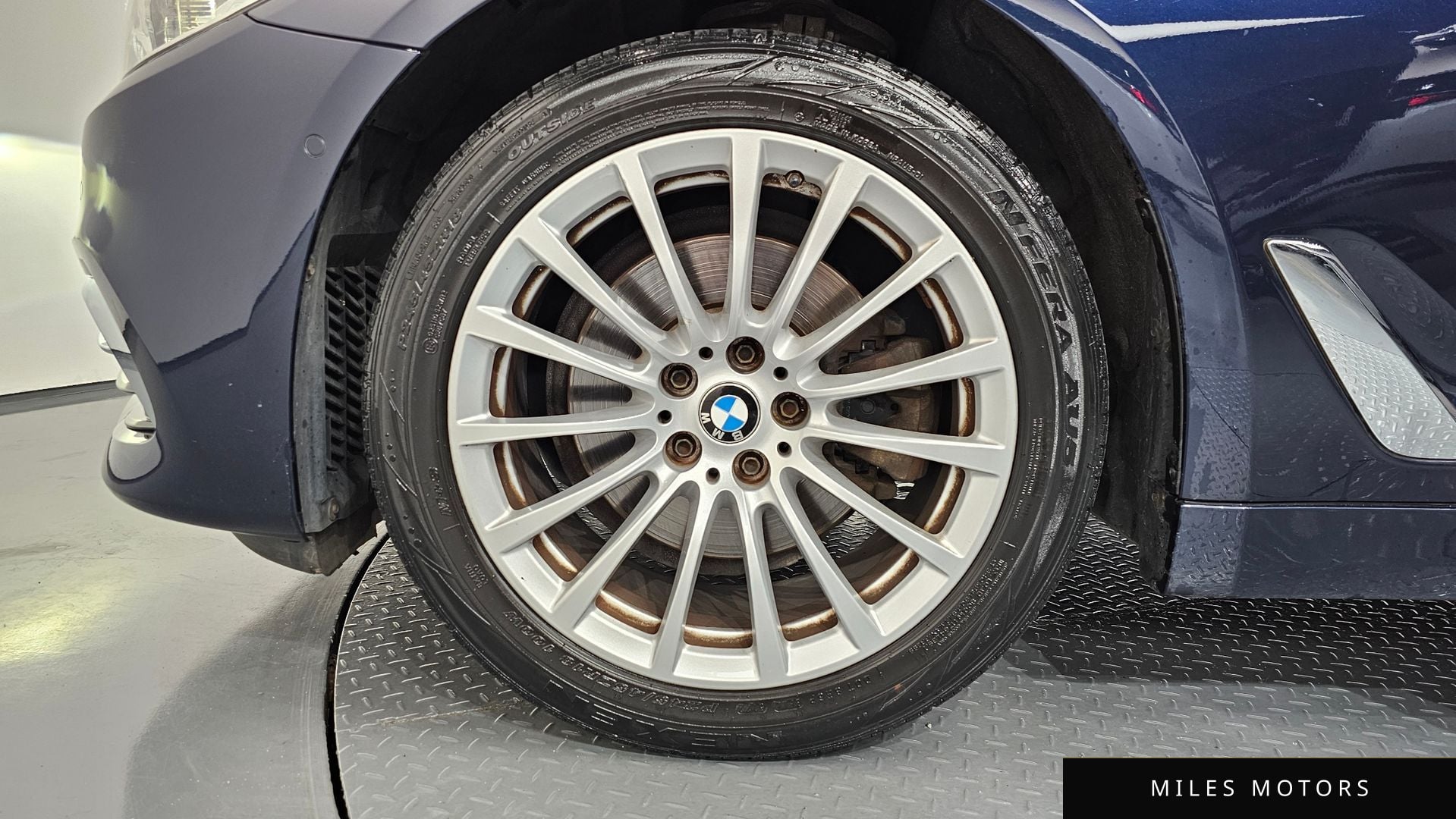 BMW 5 Series (G30) 2020 — миниатюра 5