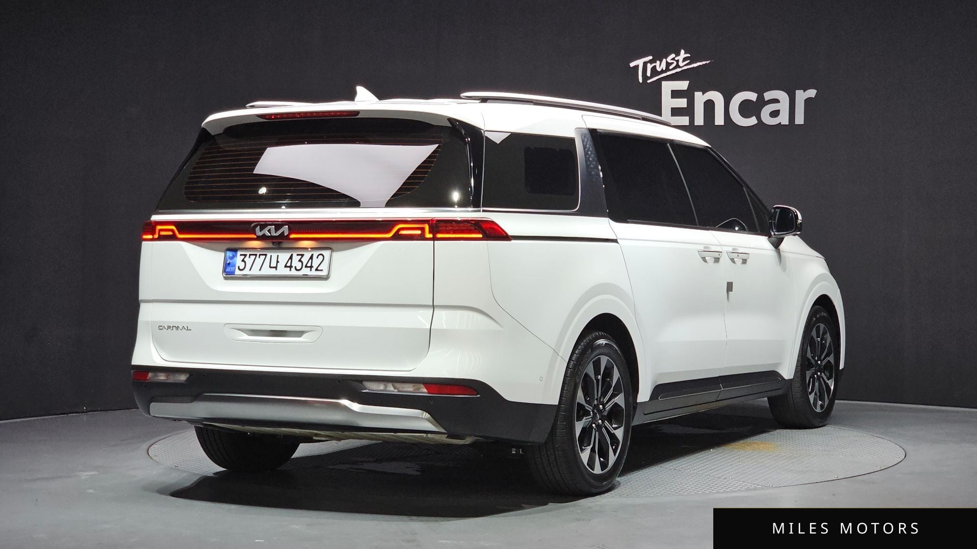 Kia Carnival 2023 — миниатюра 2