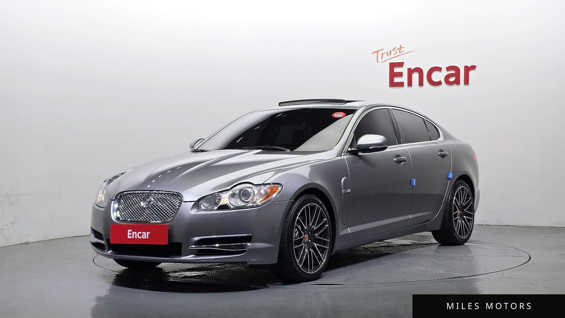 Jaguar XF 2011 — фото 1 из 12