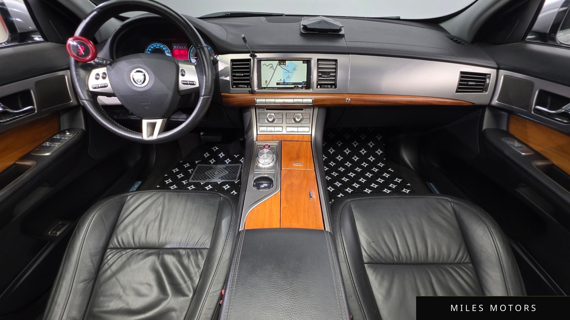 Jaguar XF 2011 — миниатюра 7