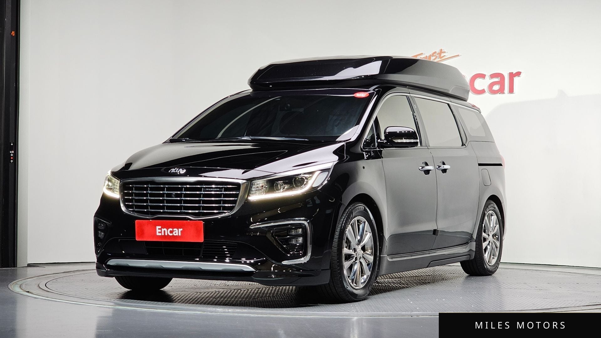 Kia Canival 2019 — фото 1 из 12