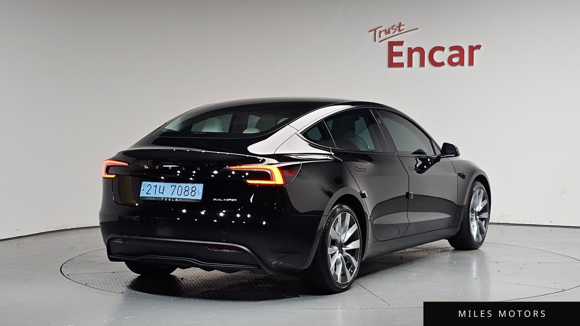 Tesla Model 3 2024 — фото 1 из 12