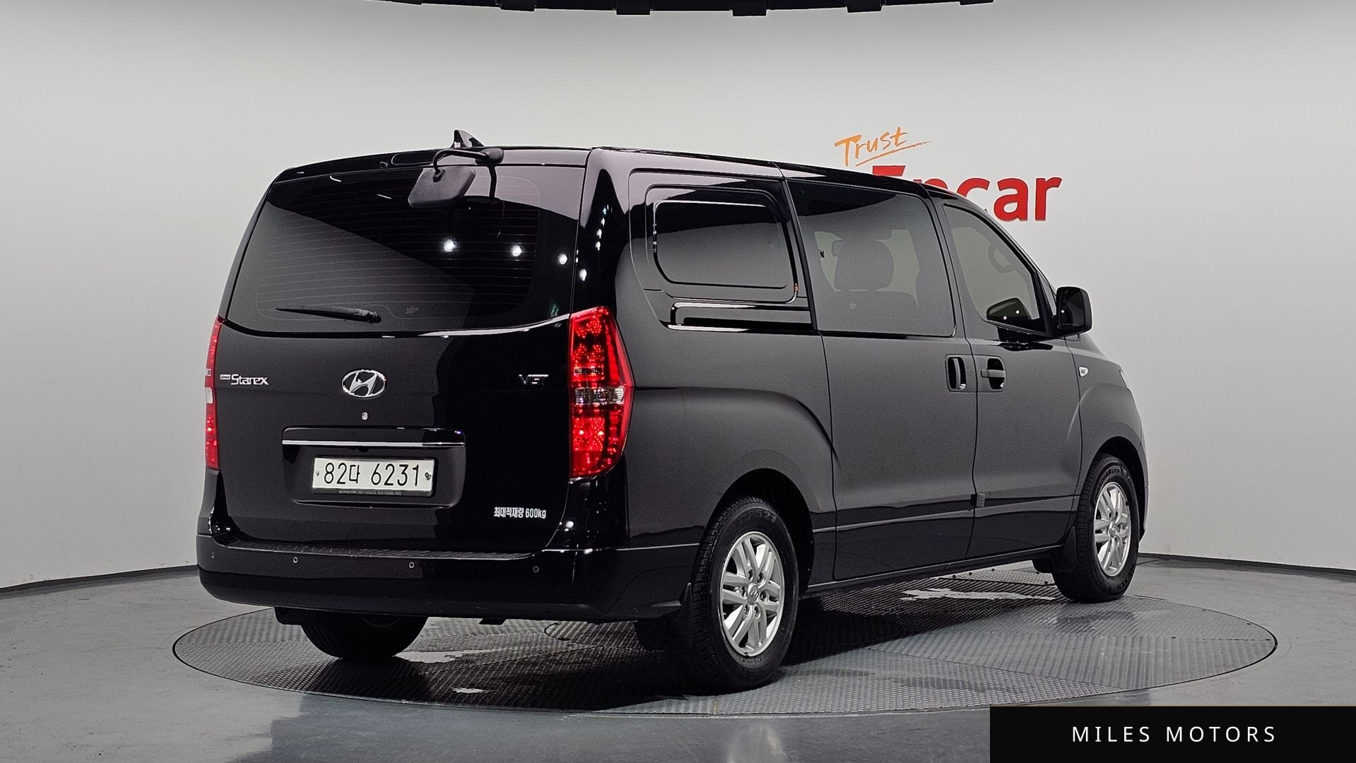 Hyundai Starex 2020 — фото 1 из 12
