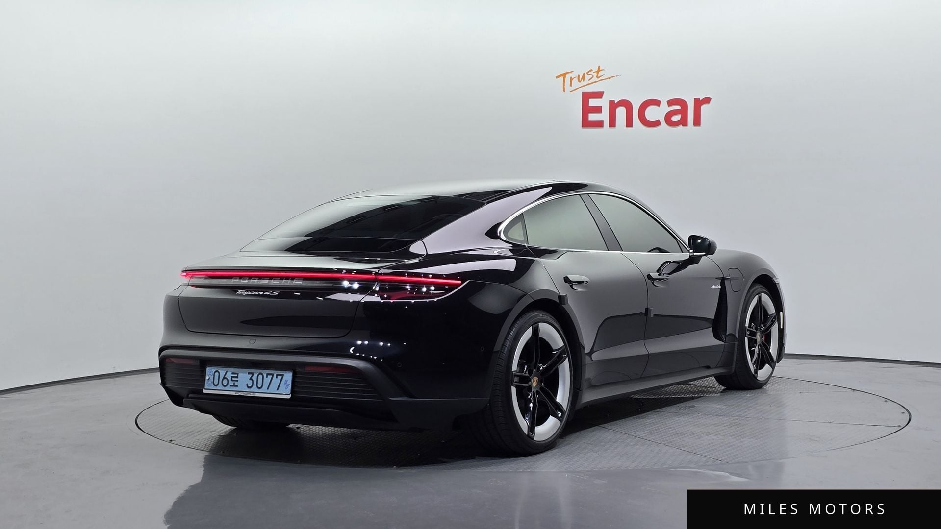 Porsche Taycan 2025 — миниатюра 2