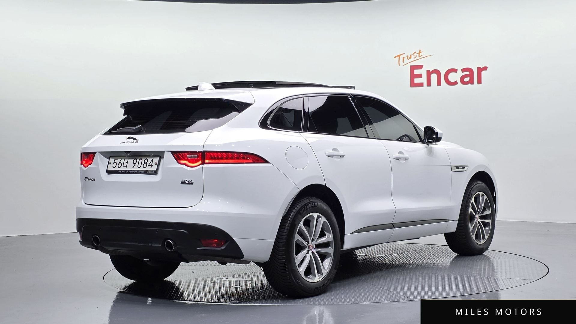 Jaguar F-PACE 2017 — миниатюра 2