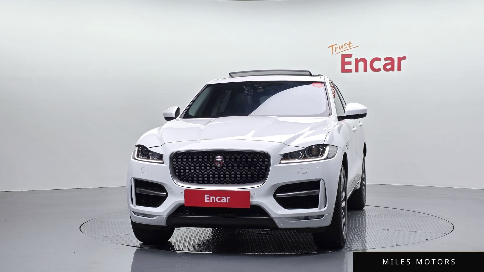 Jaguar F-PACE 2017 — миниатюра 3