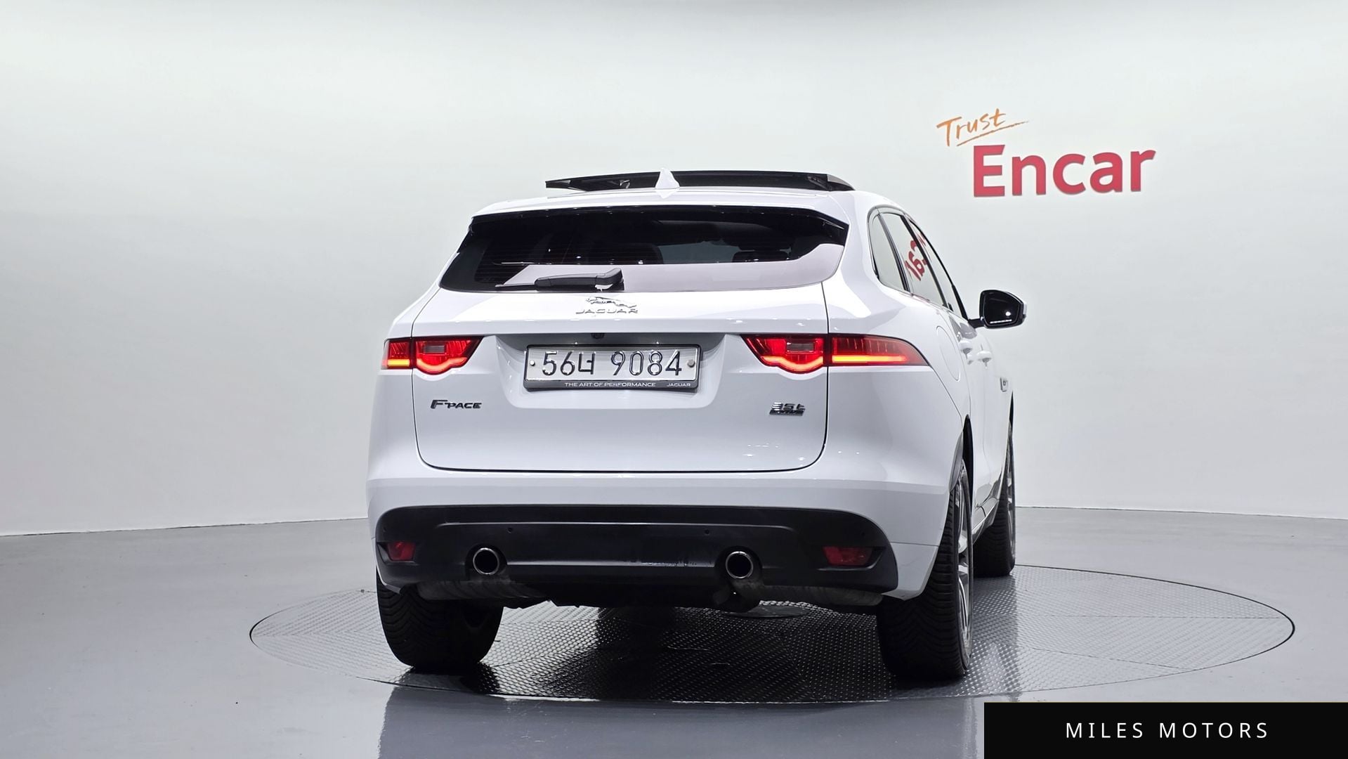 Jaguar F-PACE 2017 — миниатюра 4