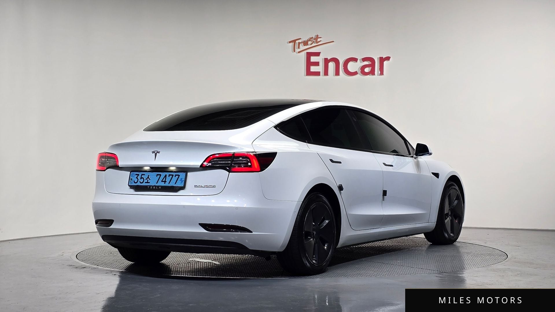 Tesla Model 3 2020 — миниатюра 2