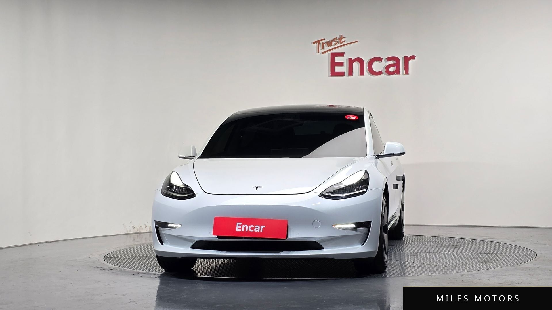 Tesla Model 3 2020 — миниатюра 3