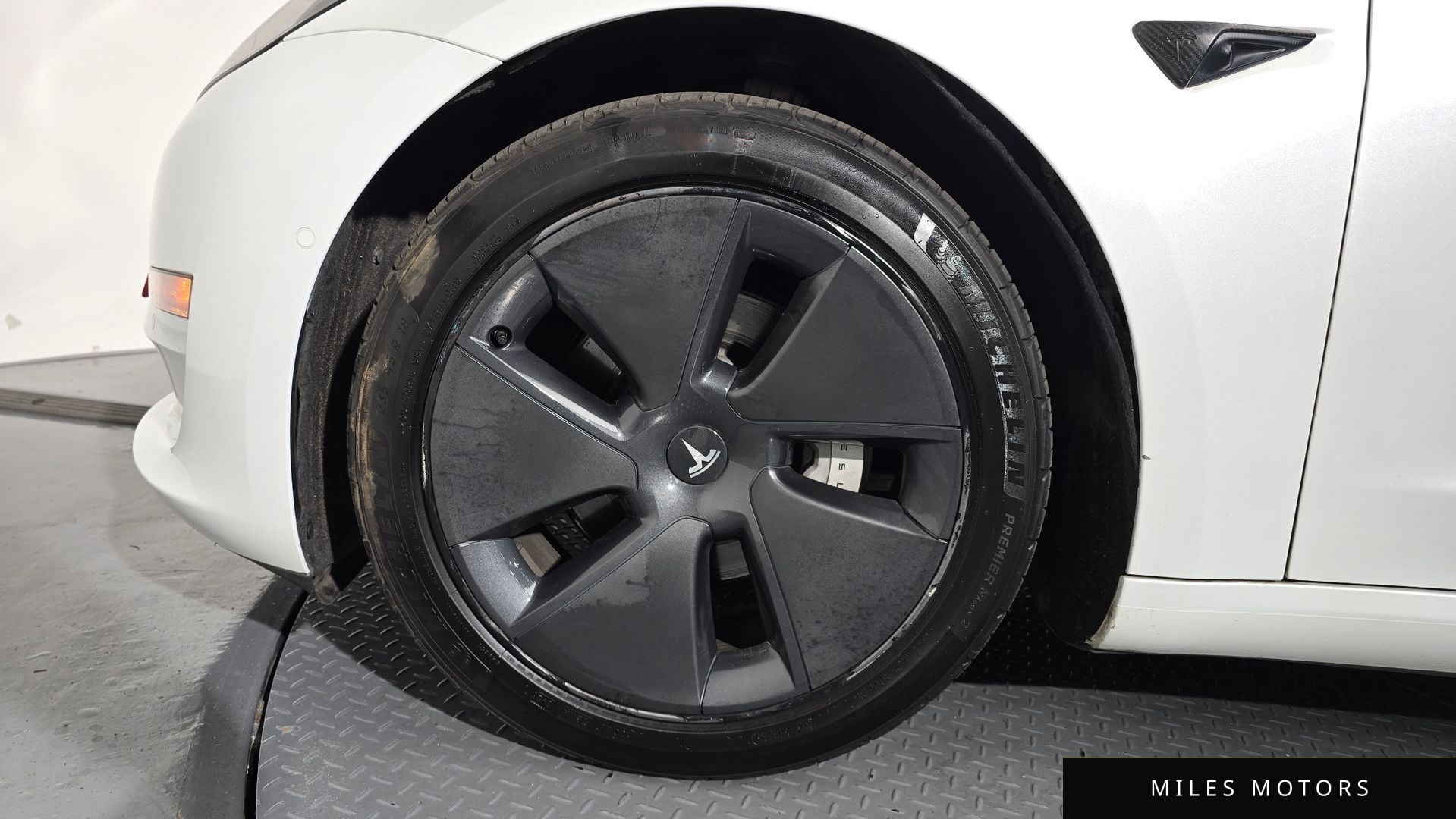 Tesla Model 3 2020 — миниатюра 5