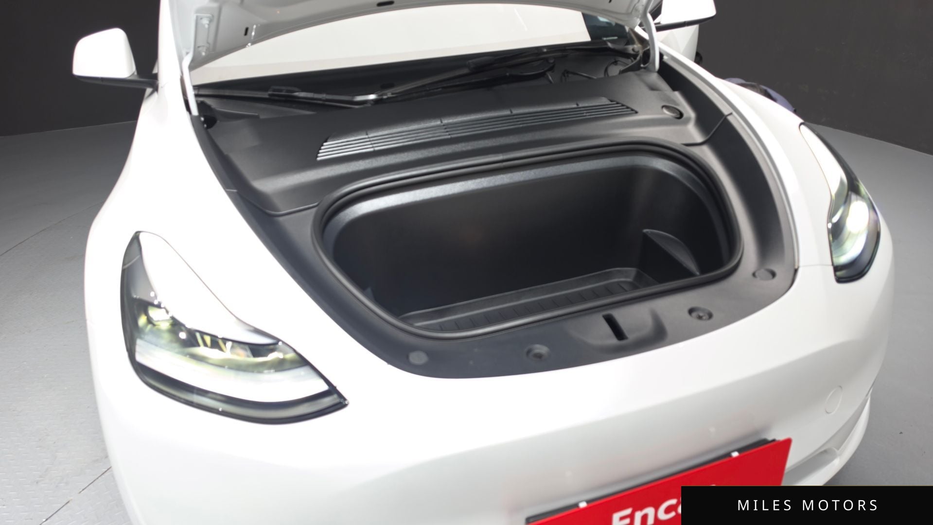 Tesla Model Y 2024 — миниатюра 6