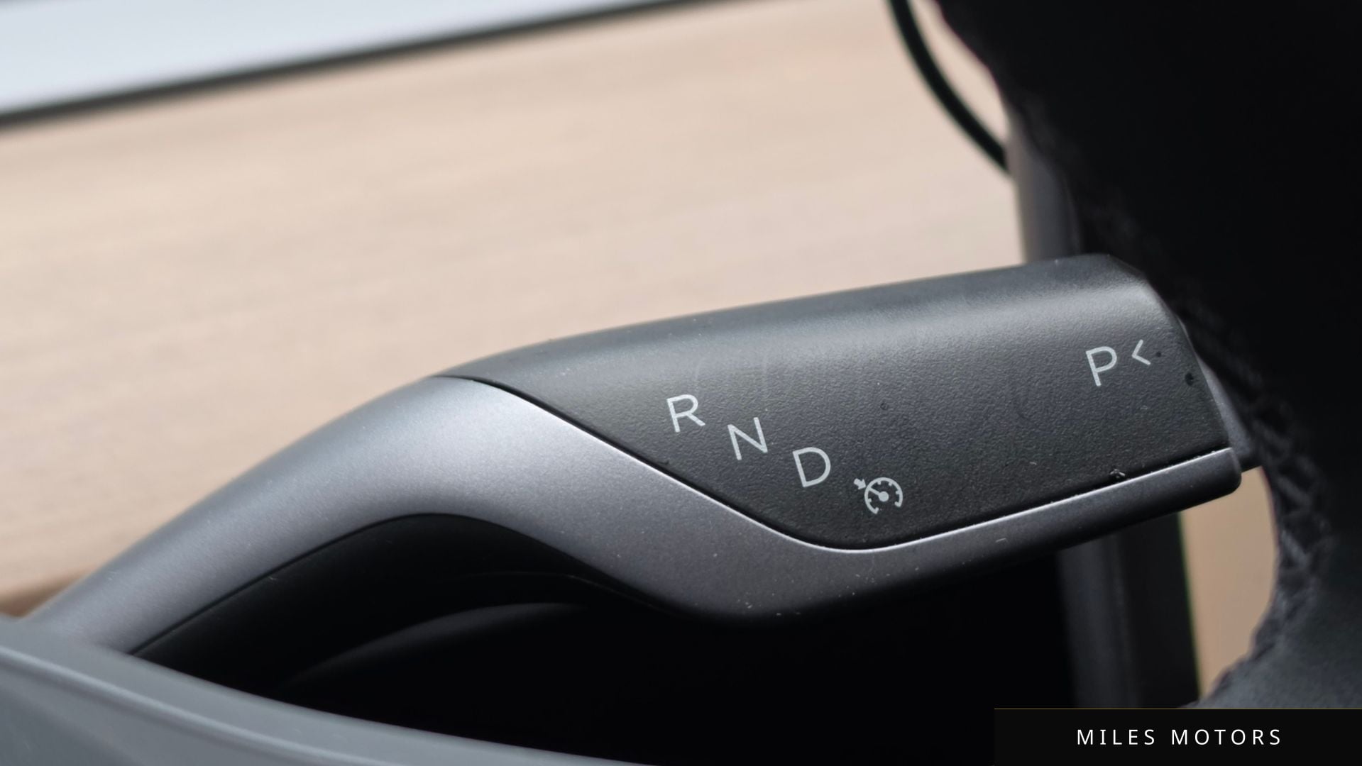Tesla Model Y 2024 — миниатюра 12