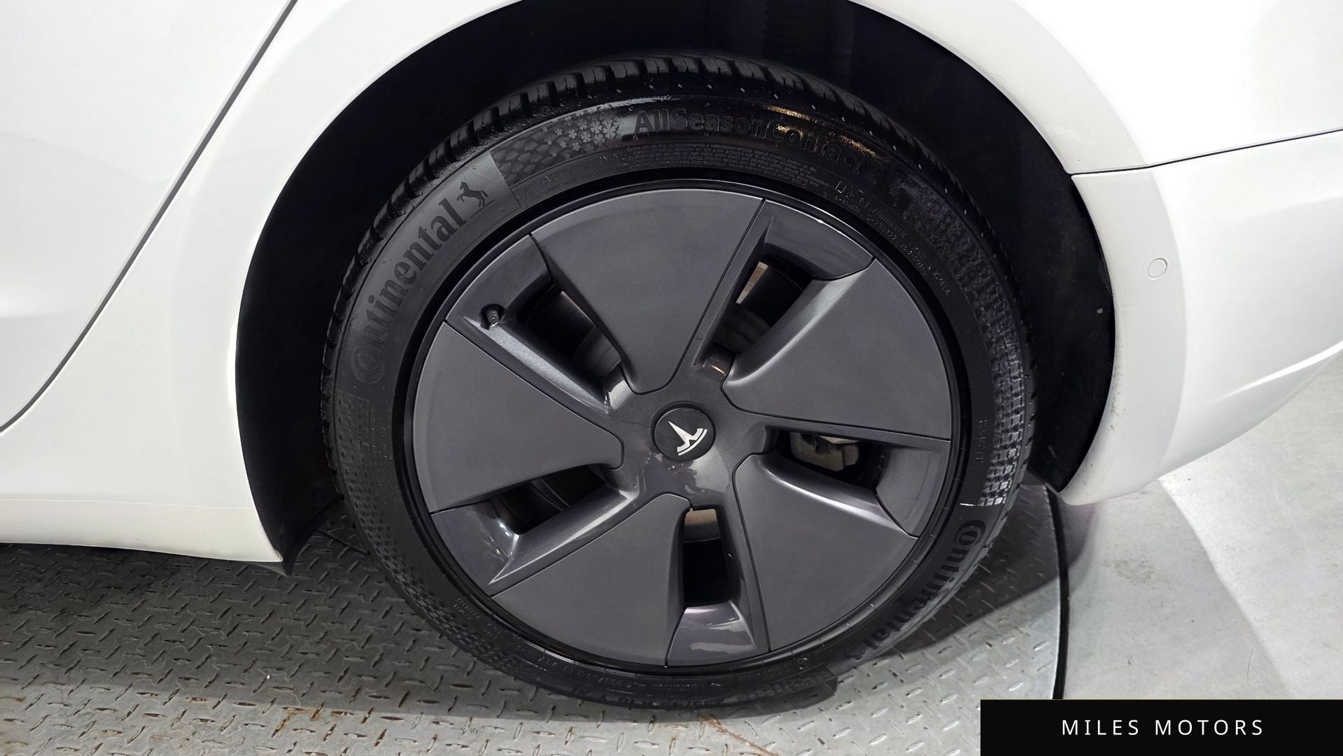 Tesla Model 3 2022 — миниатюра 7