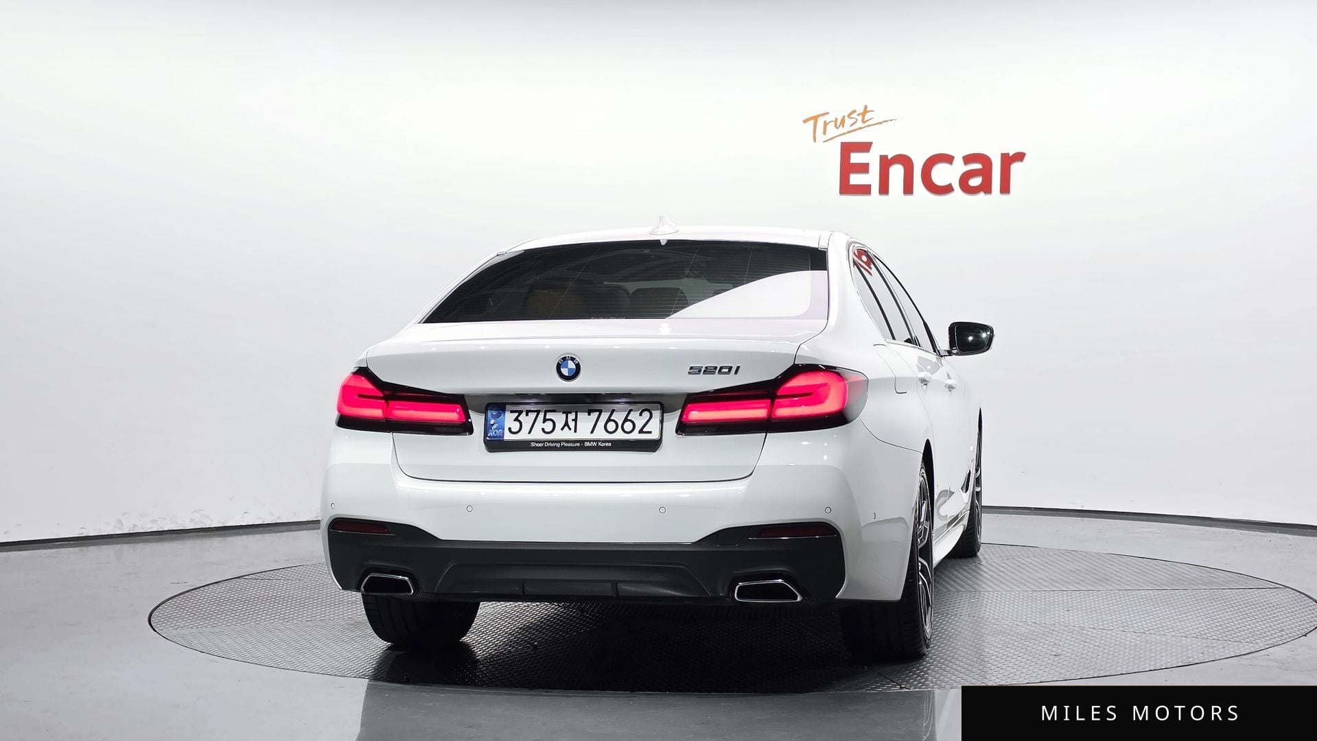 BMW 5 Series (G30) 2022 — миниатюра 3