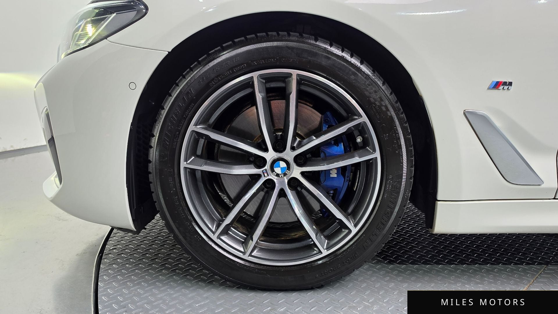BMW 5 Series (G30) 2022 — миниатюра 4
